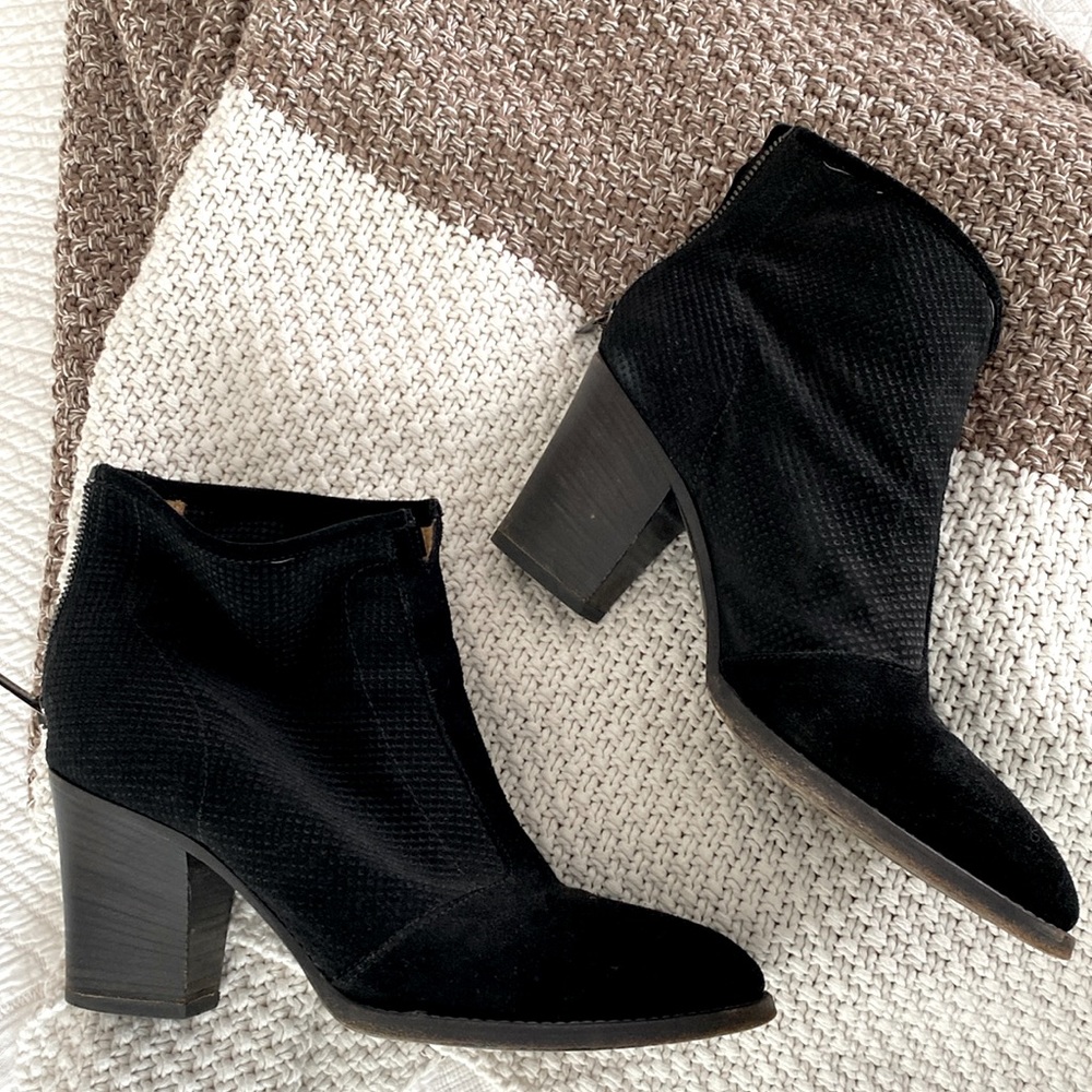 Aquatalia sueded leather bootie size 8.5